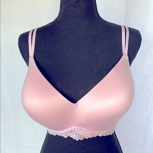 NO BOUNDARIES pink lace trimmed light lift wire free bra. Size XXL.